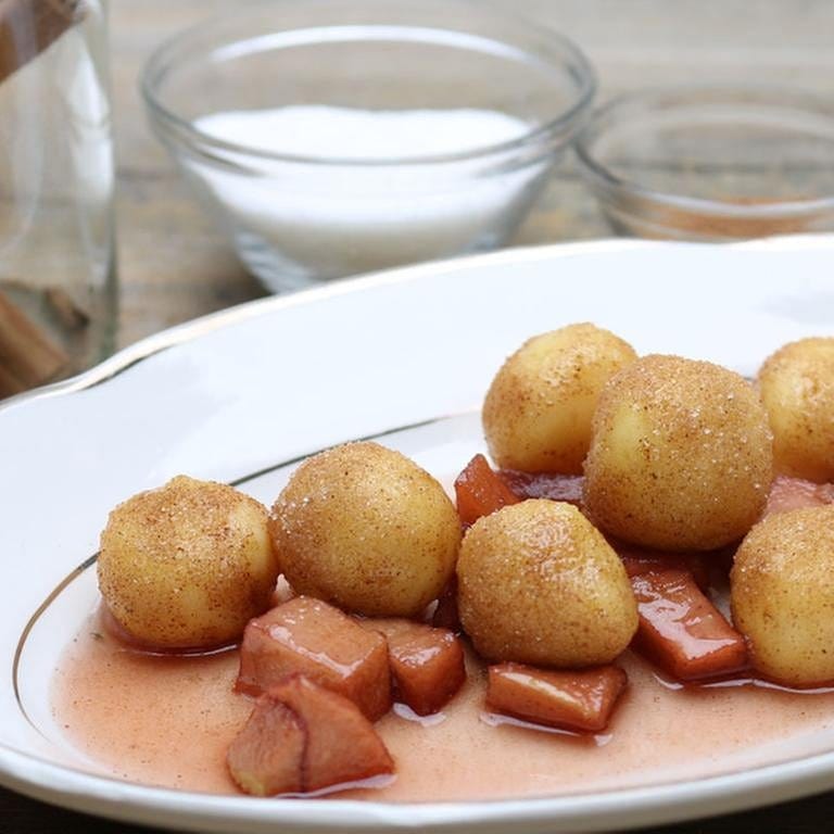 Süße Kartoffelklößchen mit Zimtzucker