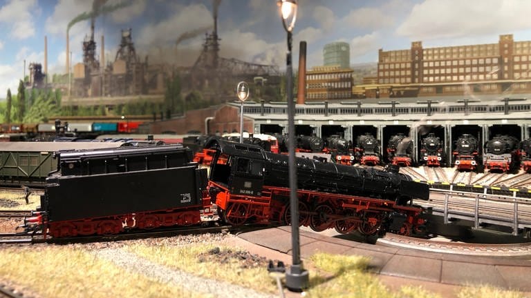 „Lokdown“ – früher kam es ab und zu mal vor, dass Lokomotiven in die Drehscheibe fielen.