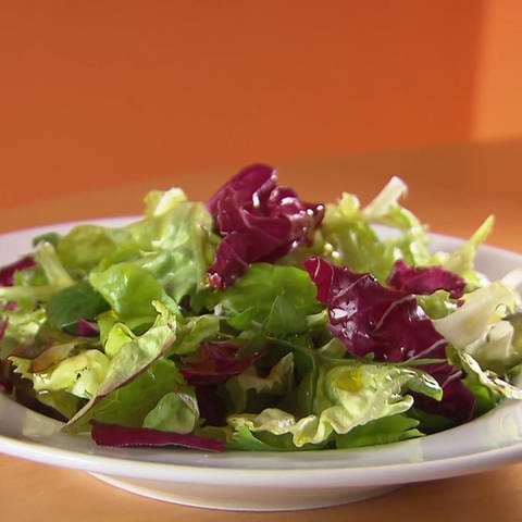 Salat auf dem Teller
