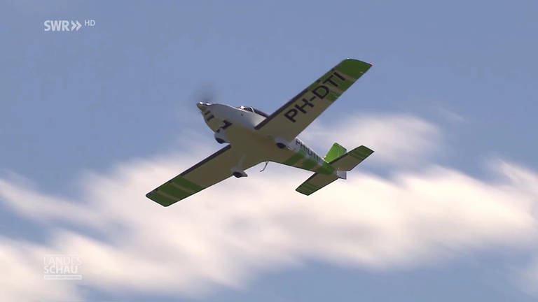 Das Flugezeug von Dirk Drees und Thomas Gervens in der Luft
