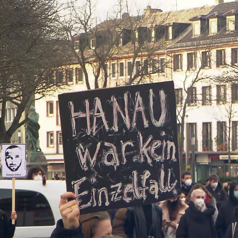 Wenn aus Hass tödliche Gewalt wird: Menschen gedenken der Opfer von Hanau. 