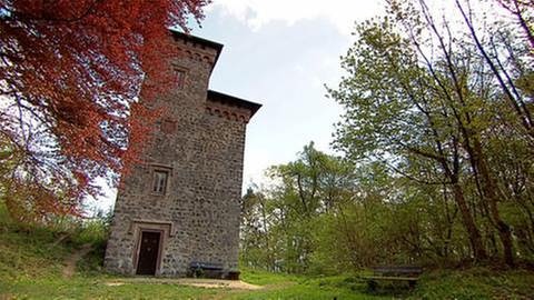 Rekonstruierter Burgturm der Aremburg
