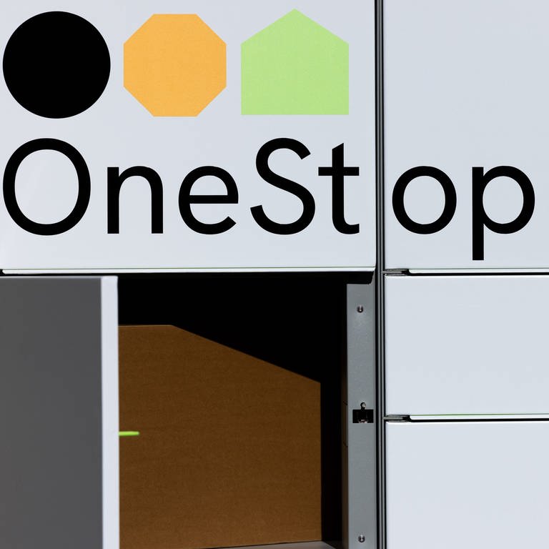 Eine Paketstation ohne Label von OneStopBox, einer Tochterfirma der Deutschen Post DHL, steht unweit der Konzernzentrale (Foto: dpa Bildfunk, picture alliance/dpa | Rolf Vennenbernd)