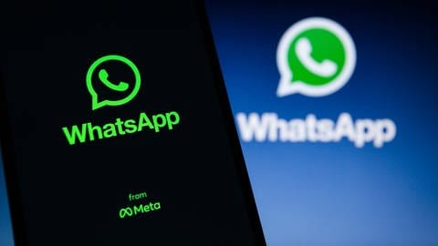Das Icon von Whatsapp ist auf einem Smartphone-Bildschirm zu sehen