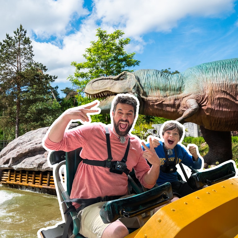 Steffen und Atréju König fahren in den Holiday Park in Haßloch, um einen adrenalinreichen Vater-Sohn-Tag zu haben.