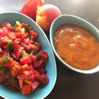 eine Schale mit Aprikosenmarmelade und eine Schale mit Tomaten-Aprikosen-Salsa (Foto: SWR, Sabine Schütze)