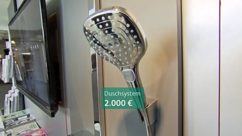 Moderner Duschkopf angeschlossen an ein 2000-Euro-Duschsystem. (Foto: SWR, PNG: Das perfekte Badezimmer)