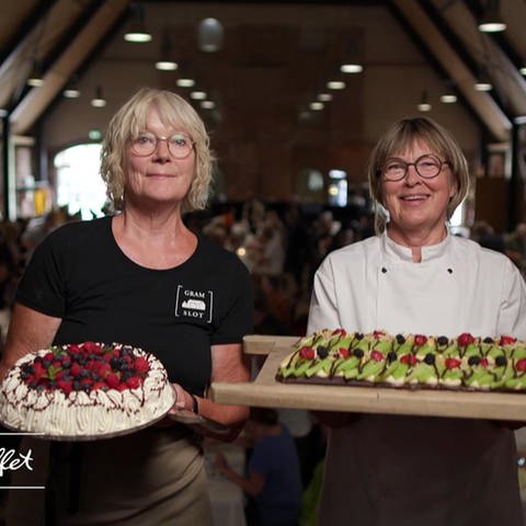 Zwei Frauen präsentieren dänische Kuchen (Foto: SWR)