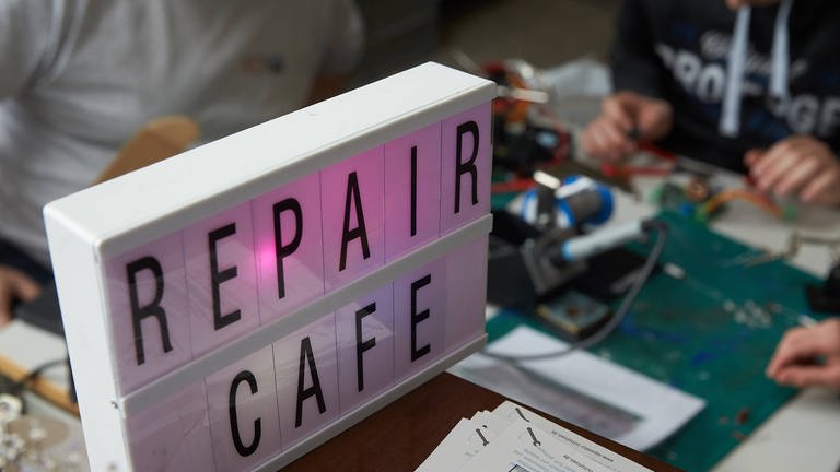 Repair Cafe (Foto: IMAGO, IMAGO / Thomas Frey)