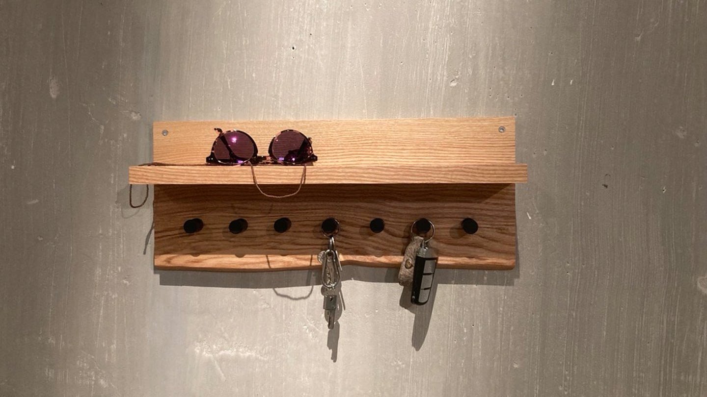 Schlüsselbrett aus Holz (Foto: SWR)