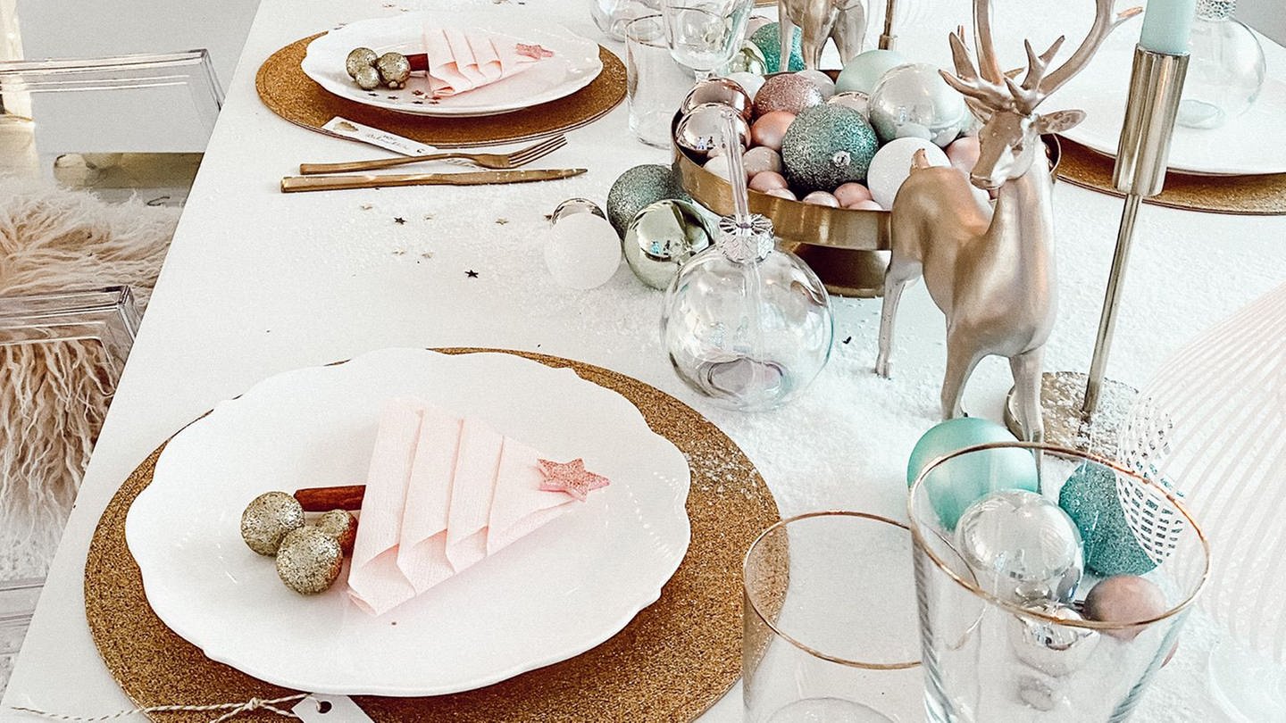 Weihnachtliche Tischdekoration (Foto: Melike Kazar)
