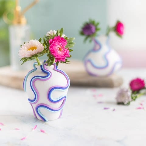 Nach dem Aushärten ist die Vase fertig und kann dekoriert werden.