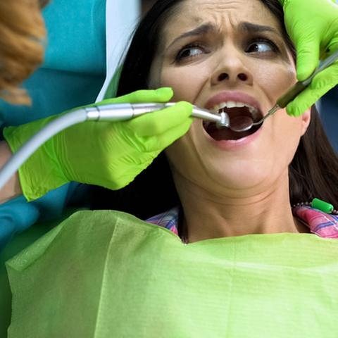 Ängstliche Frau beim Zahnarzt (Foto: Colourbox, Foto: Colourbox.de -)