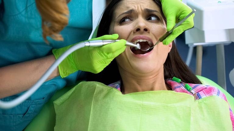 Ängstliche Frau beim Zahnarzt (Foto: Colourbox, Foto: Colourbox.de -)