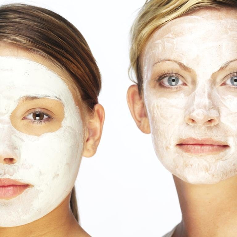 Junge Frauen mit Gesichtsmasken (Foto: Colourbox, Foto: Colourbox.de -)