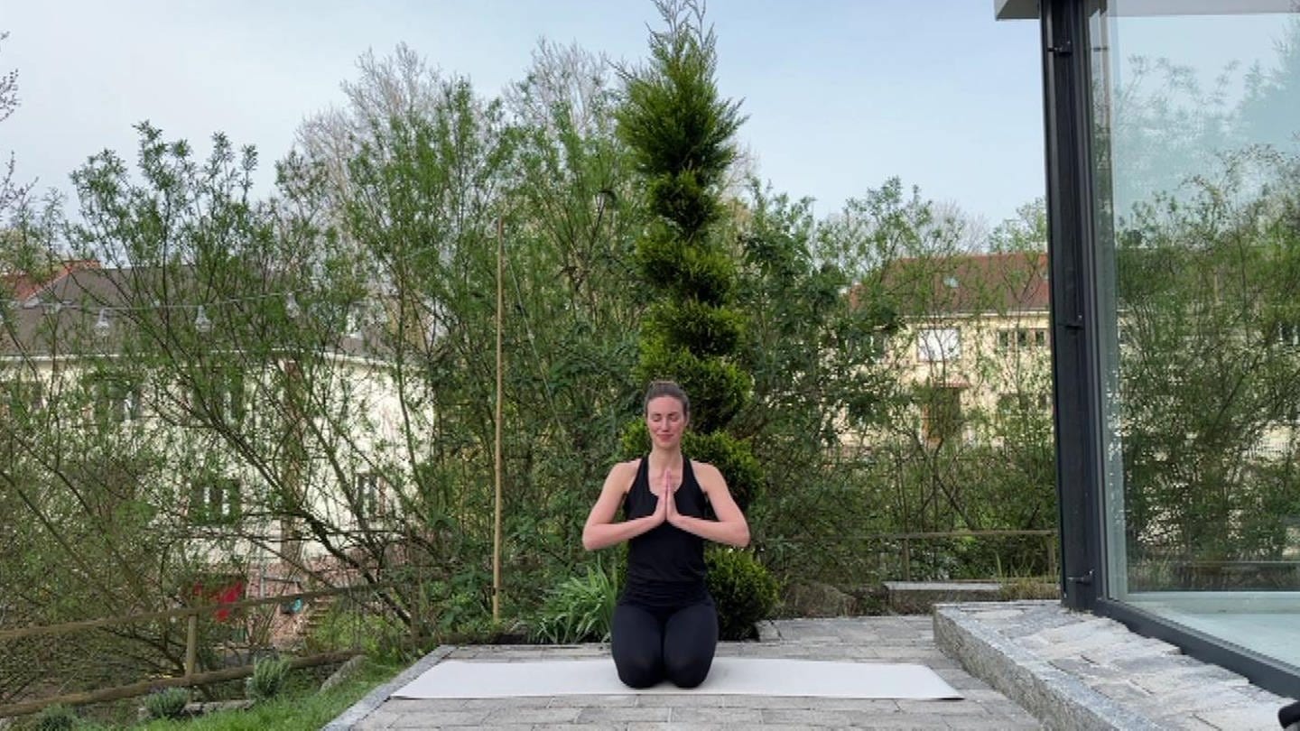 Tanja Arnold macht Yoga (Foto: SWR)