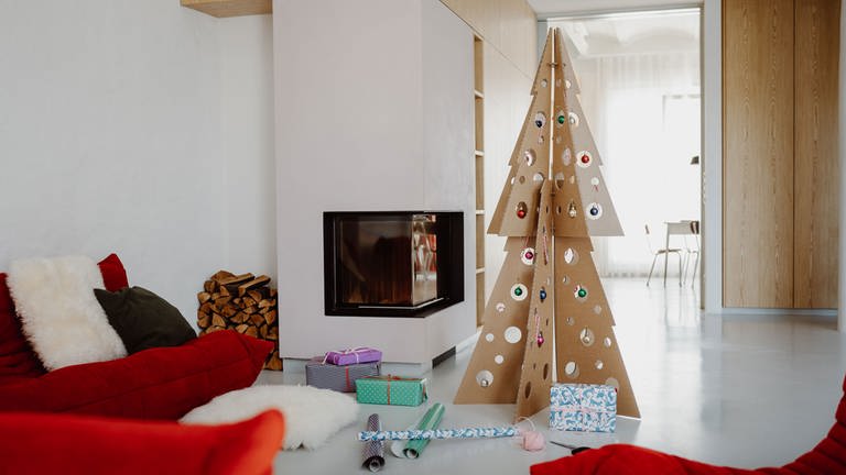 Weihnachtsbaum aus Pappe