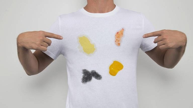 T-Shirt mit verschiedenen Grillflecken: Currysauce, Marinade, Fettfleck und Rußfleck (Foto: Colourbox, Foto: Colourbox.de -)