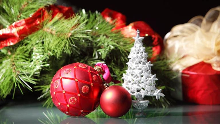 Beautiful christmas decorations for a christmas tree (Foto: Colourbox, Foto: Colourbox.de -)