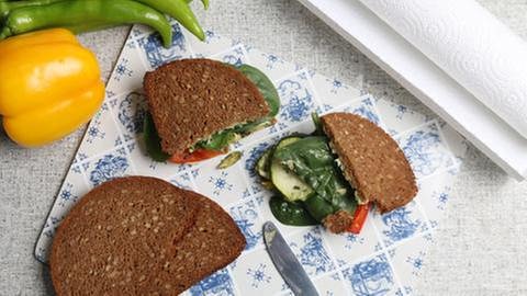 Sandwich mit Rosmaringemüse, Hummus und Chimichurri (Foto: SWR, SWR -)