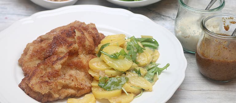 Münchner Schnitzel mit Kartoffel-Rucola-Salat (Foto: SWR, SWR -)