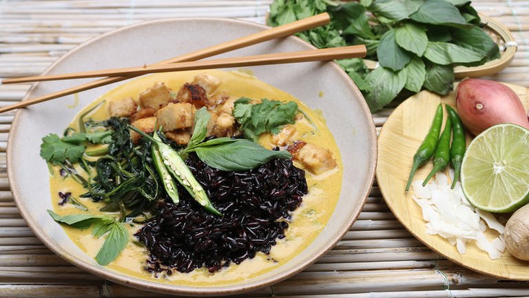 Zitronengras-Curry mit Kokos-Tofu