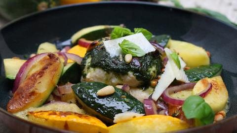 Parmesanknödel mit gebratenen Zucchini (Foto: SWR, SWR - SWR)