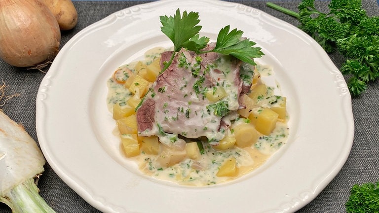 Tafelspitz mit Kräutersauce und Bouillonkartoffeln - Rezepte - ARD ...