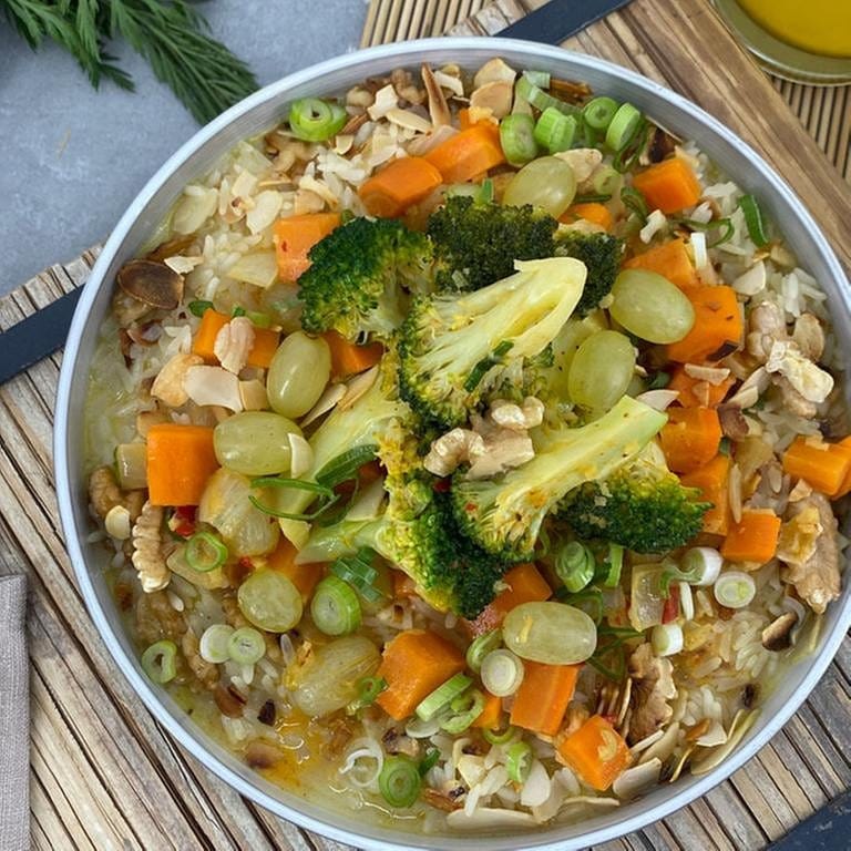 Buntes Gemüse-Curry mit Nuss-Reis (Foto: SWR, SWR -)