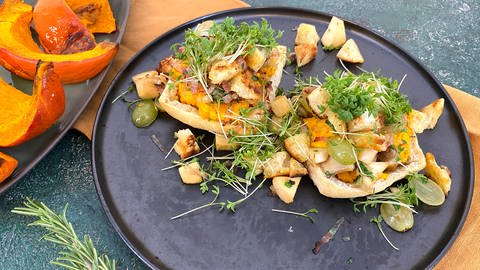 Ofenkürbis mit Frischkäse und Pilzen (Foto: SWR)
