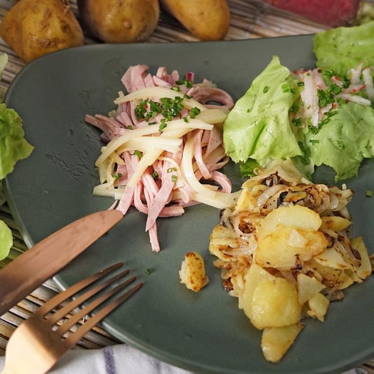 Wurstsalat mit Bratkartoffeln (Foto: SWR, SWR -)