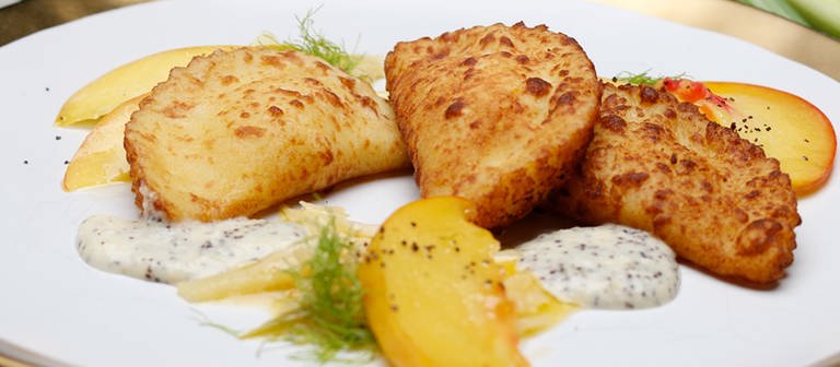Kartoffel-Gemüse-Piroggen mit Mohnsauce (Foto: SWR, SWR - Simon Möschle)