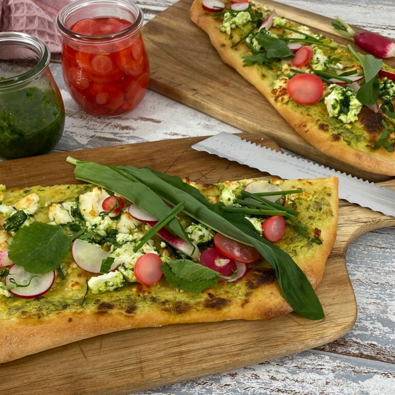 Rezept: Flammkuchen mit Bärlauchcreme - Rezepte - ARD-Buffet - TV