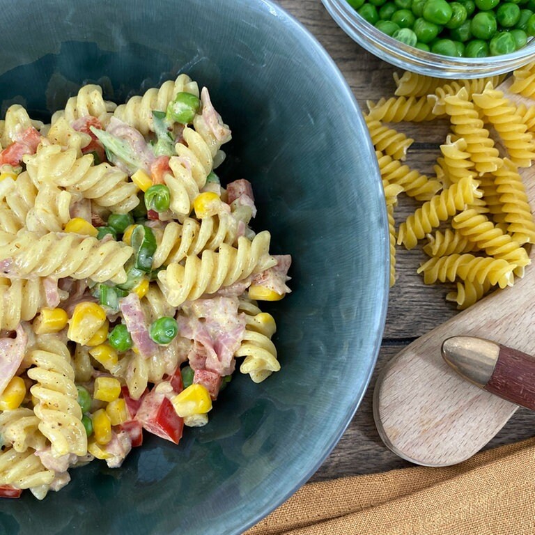 Rezept: Zweierlei Nudelsalat - Rezepte - ARD-Buffet - TV