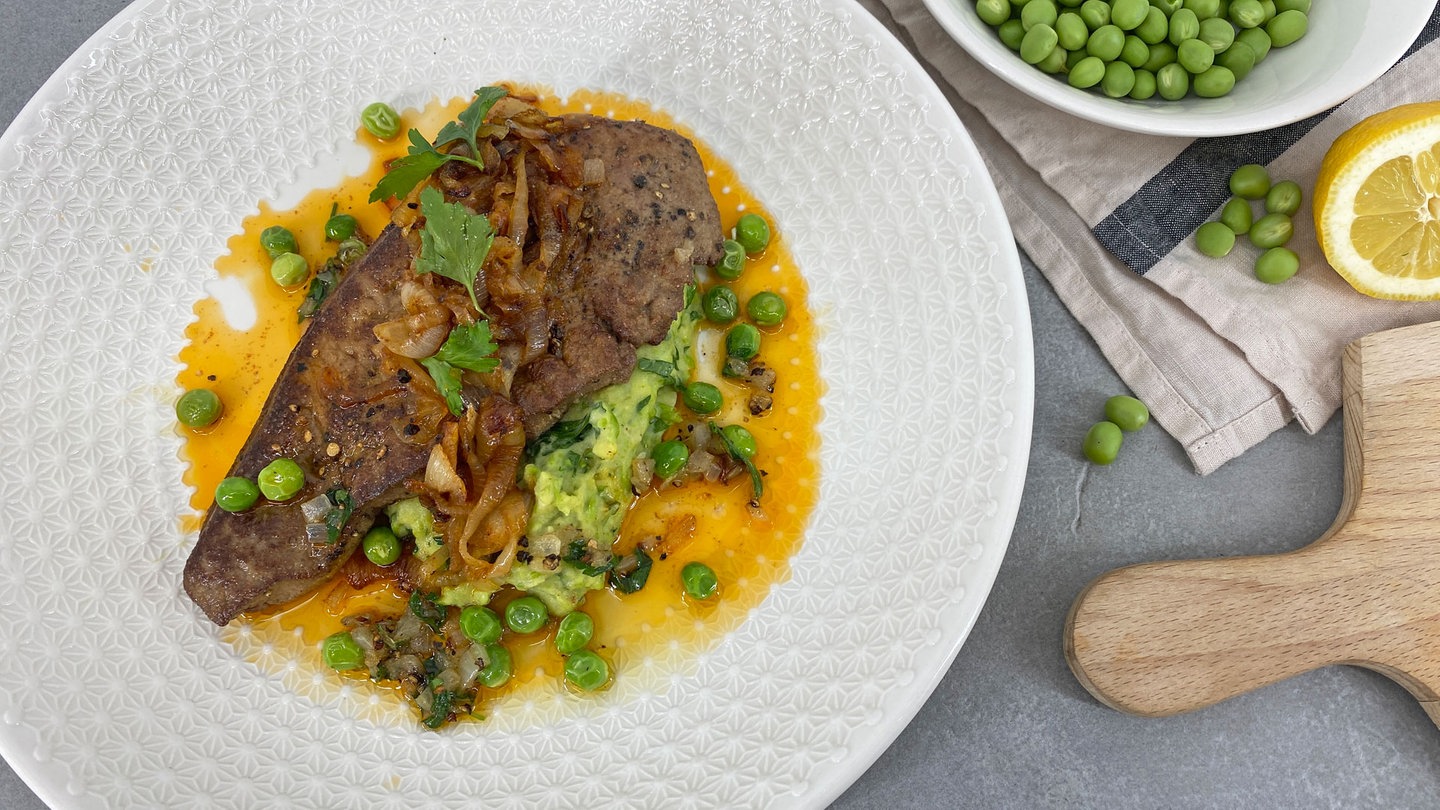 Kalbsleber mit Erbsenpüree und Röstzwiebeln - Rezepte - ARD-Buffet - TV