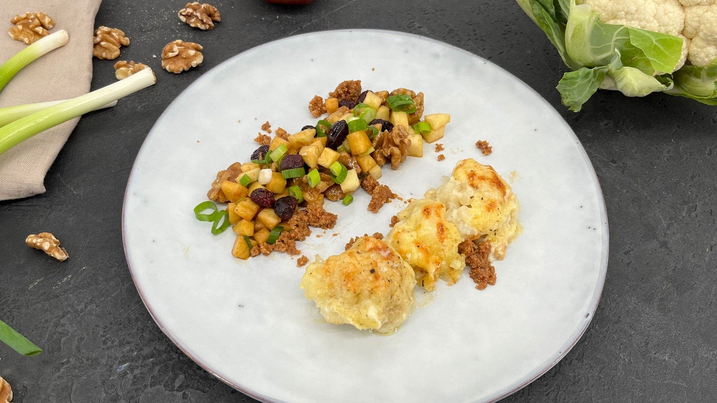 Gratinierter Blumenkohl mit Apfel-Walnuss-Salat - Rezepte - ARD-Buffet ...