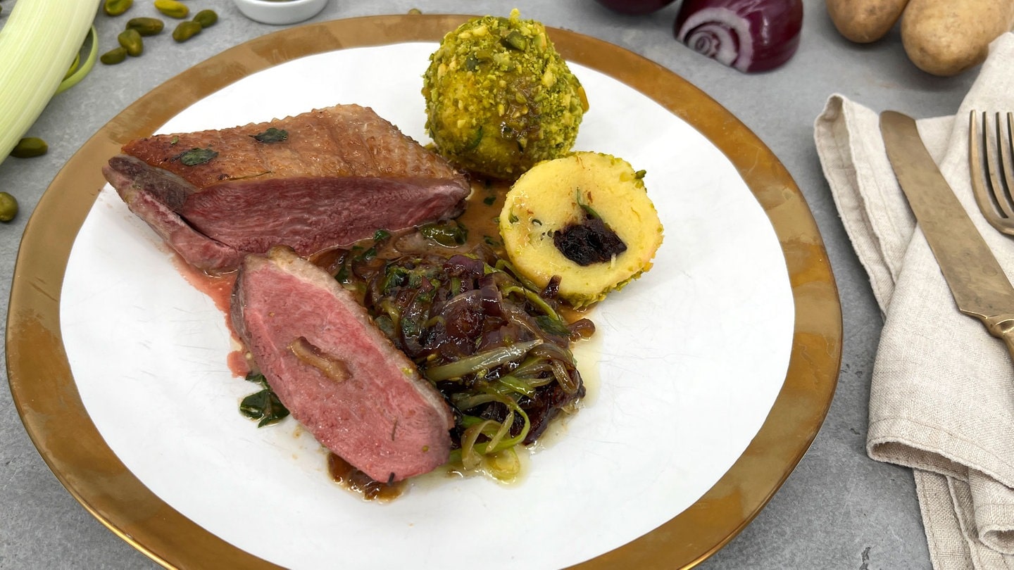 Rezept: Gebratene Entenbrust mit geschmorten roten Zwiebeln - Rezepte ...