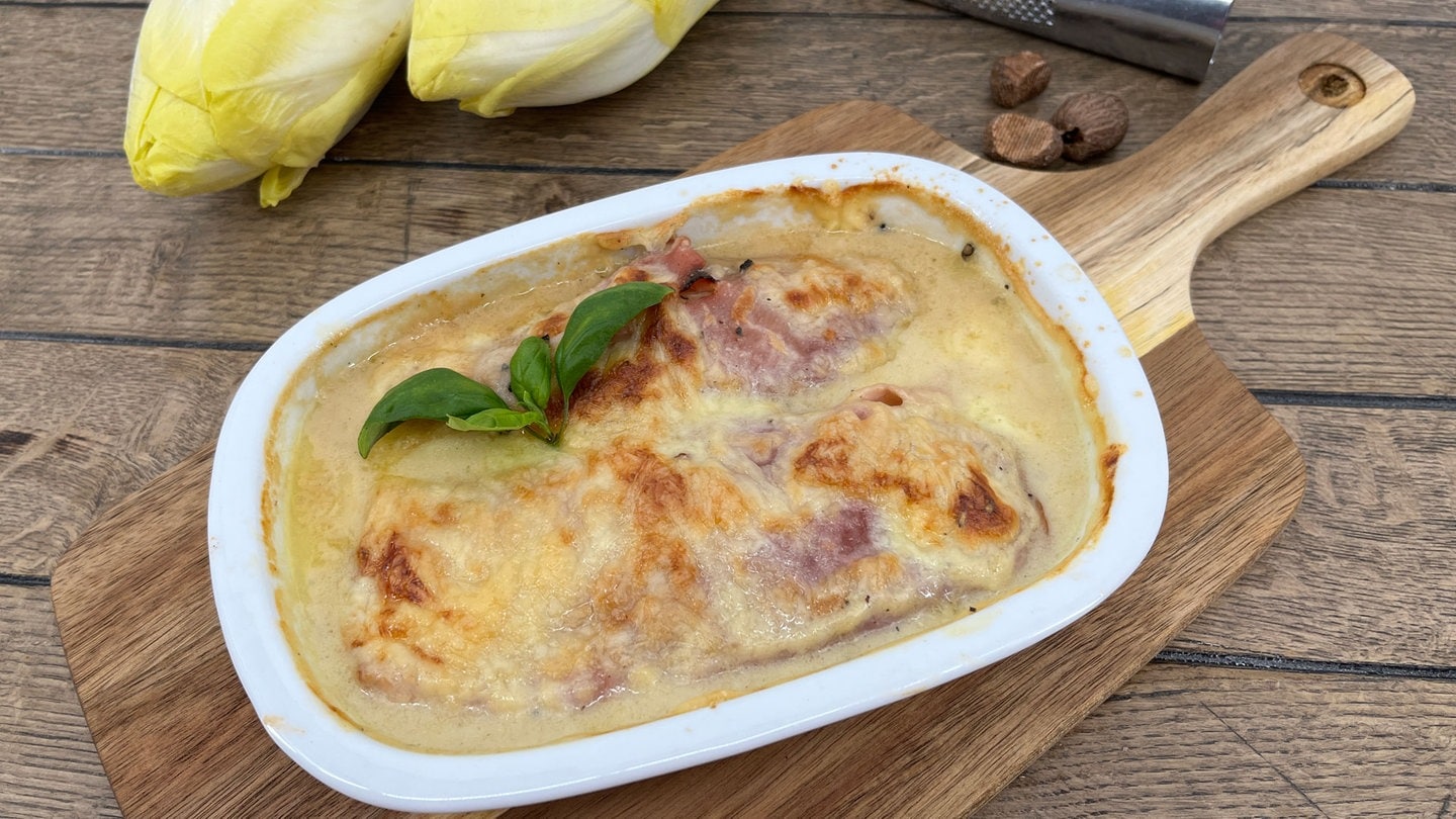 Rezept: Überbackener Chicorée mit Schinken - Rezepte - ARD-Buffet - TV