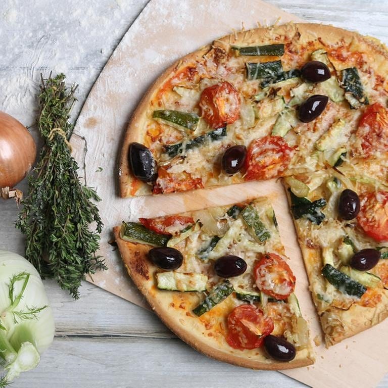 Pizza mit Fenchel und Tomaten (Foto: SWR, SWR -)