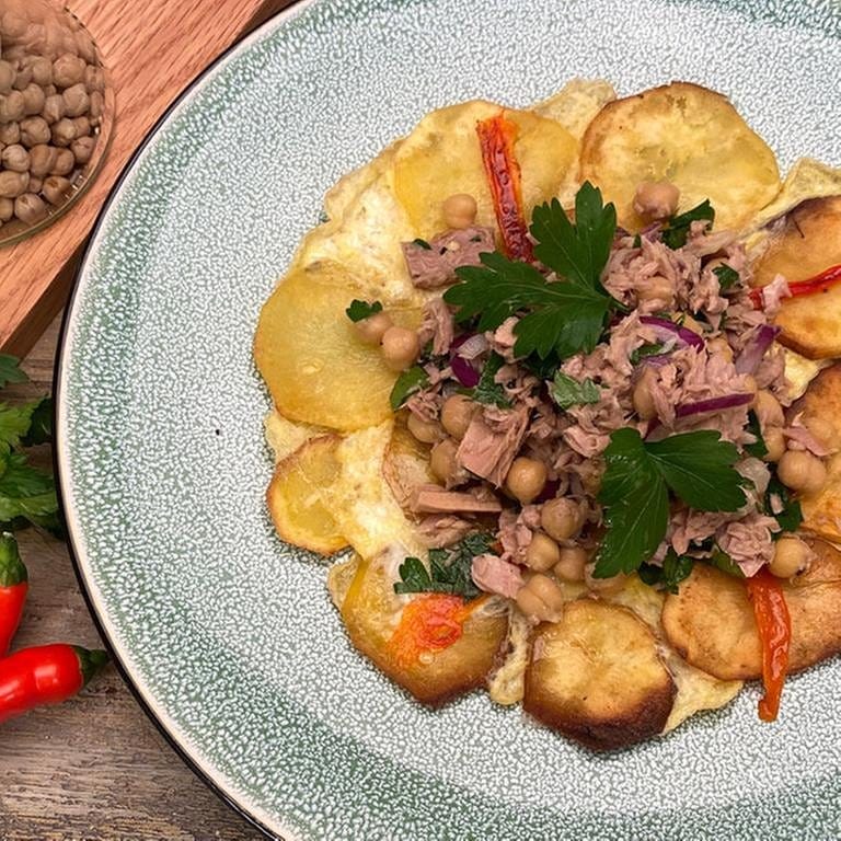 Kartoffel-Omelett mit "Ende-des-Monat-Salat" (Foto: SWR, SWR -)