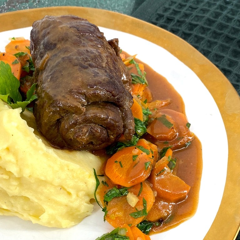 Rinderrouladen mit Kartoffelpüree und Karottengemüse - Rezepte - ARD ...