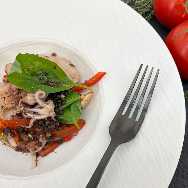 Linsensalat mit Calamaretti (Foto: SWR)