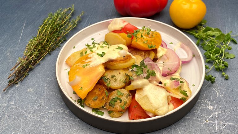 Kartoffel-Tomaten-Auflauf (Foto: SWR)