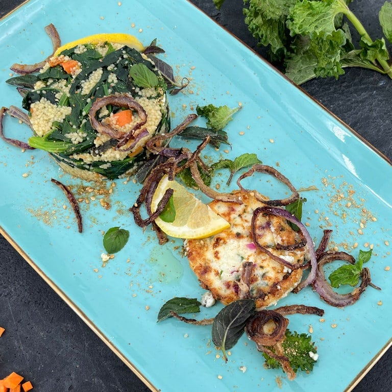 Rezept: Gemüse-Couscous mit gebackenem Schafskäse - Rezepte - ARD ...