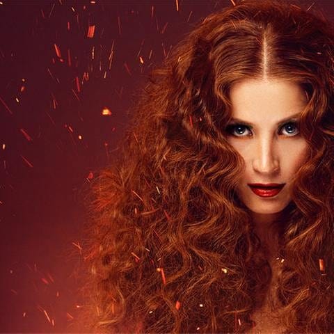 Frau mit langen roten Haaren (Foto: Colourbox, Foto: Colourbox.de -)