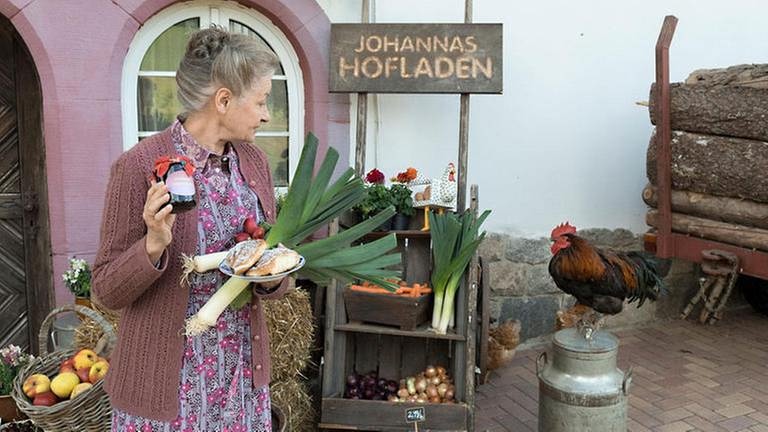 Johanna vor ihrem Hofladen (Foto: SWR, SWR/Alexander Kluge -)
