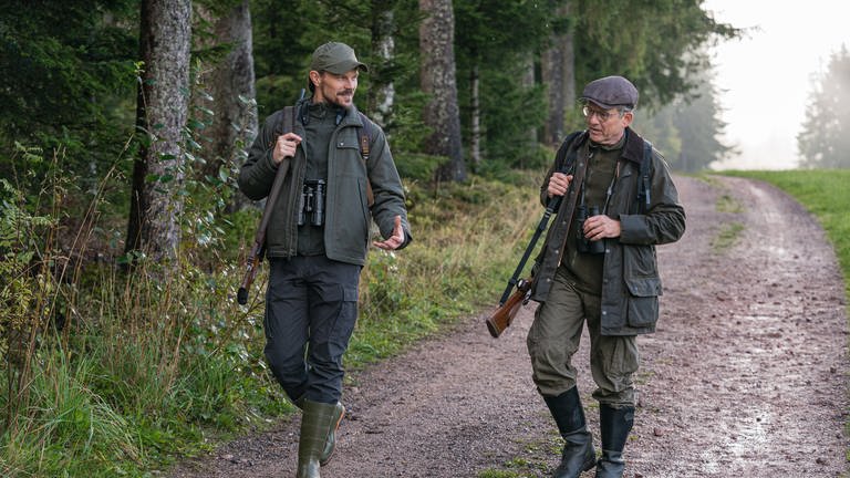 Constantin und Bernhard gehen gemeinsam zur Jagd (Foto: SWR, d:light / Christian Koch)