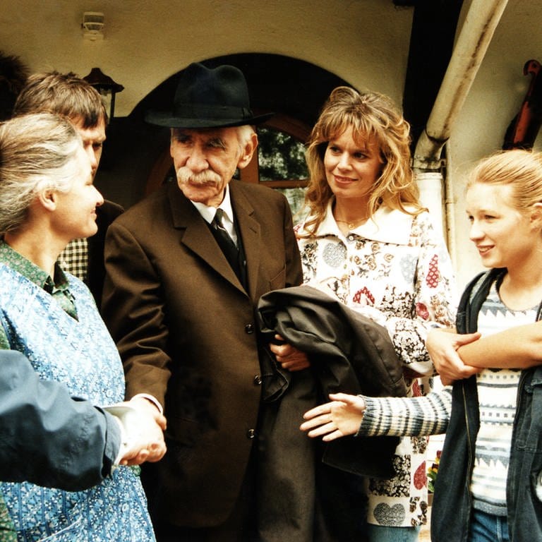 Die Familie verabschiedet Wilhelm auf große Reise (Foto: SWR)