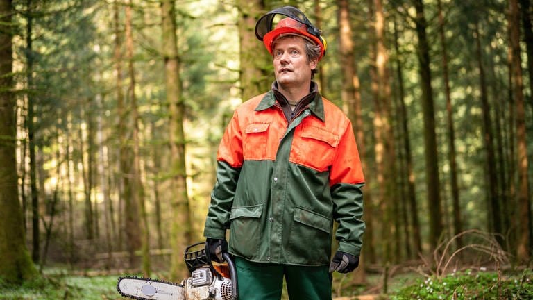 Markus bei der Waldarbeit (Foto: SWR, d:light / Christian Koch)
