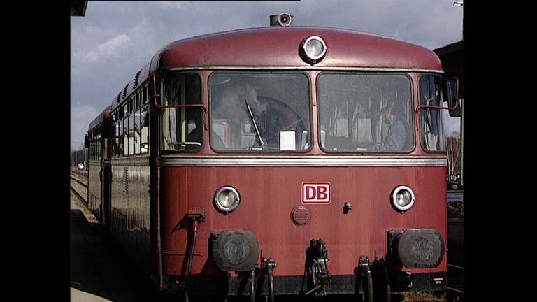Eine alte, rote Lok (Foto: SWR, SWR -)